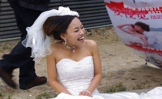 凤姐罗玉凤背后的资本之路，在国外十年不愿回来，如今后悔不已-第13张图片-ZBLOG