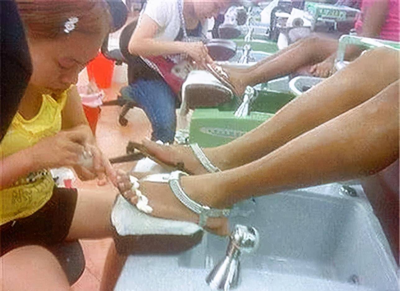 凤姐罗玉凤背后的资本之路，在国外十年不愿回来，如今后悔不已-第3张图片-ZBLOG