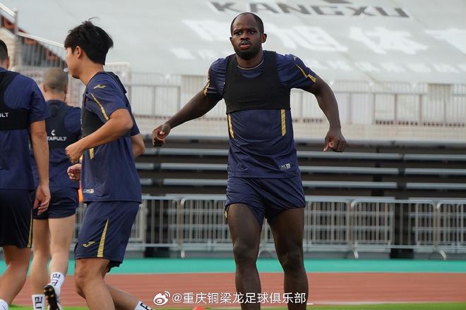 懂的都懂,中甲一半球队在冲超!前三集体刹车:广州队也错失绝杀-第5张图片-ZBLOG 中甲冲超名额争夺战分析_中超历年降级球队_中甲联赛积分榜排名战况