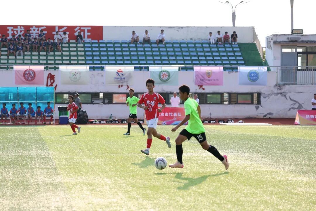 “百队千场”足球青训夏季“连”赛 | 2025年毕节市首届“同心杯”全国青少年足球邀请赛激情开赛-第8张图片-ZBLOG 贵州省“百队千场”足球青训夏季系列赛_2025年全国足球业余联赛_2025年毕节市“同心杯”全国青少年足球邀请赛