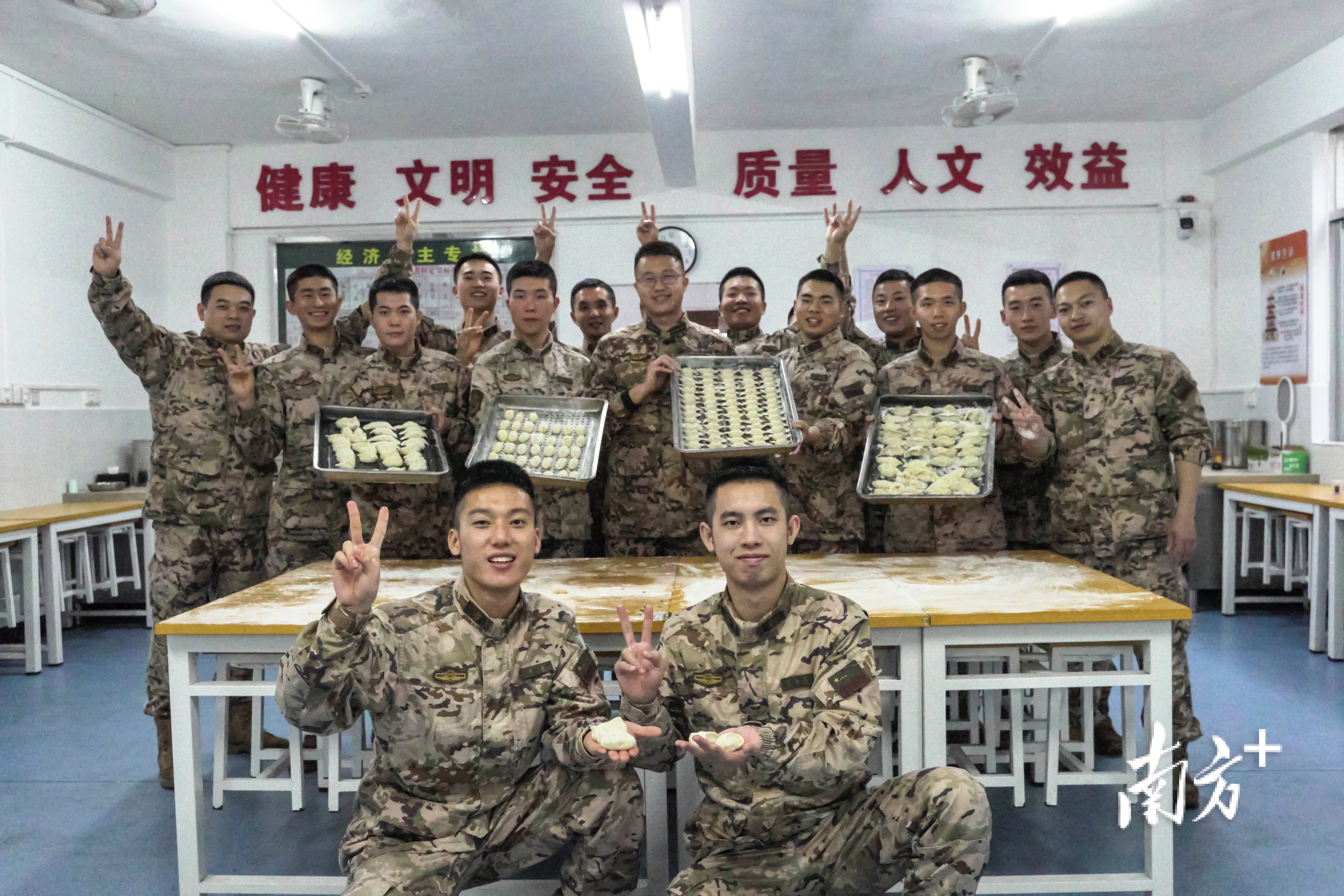这个春节，阳江军营里武警官兵们这样过年……-第7张图片-ZBLOG