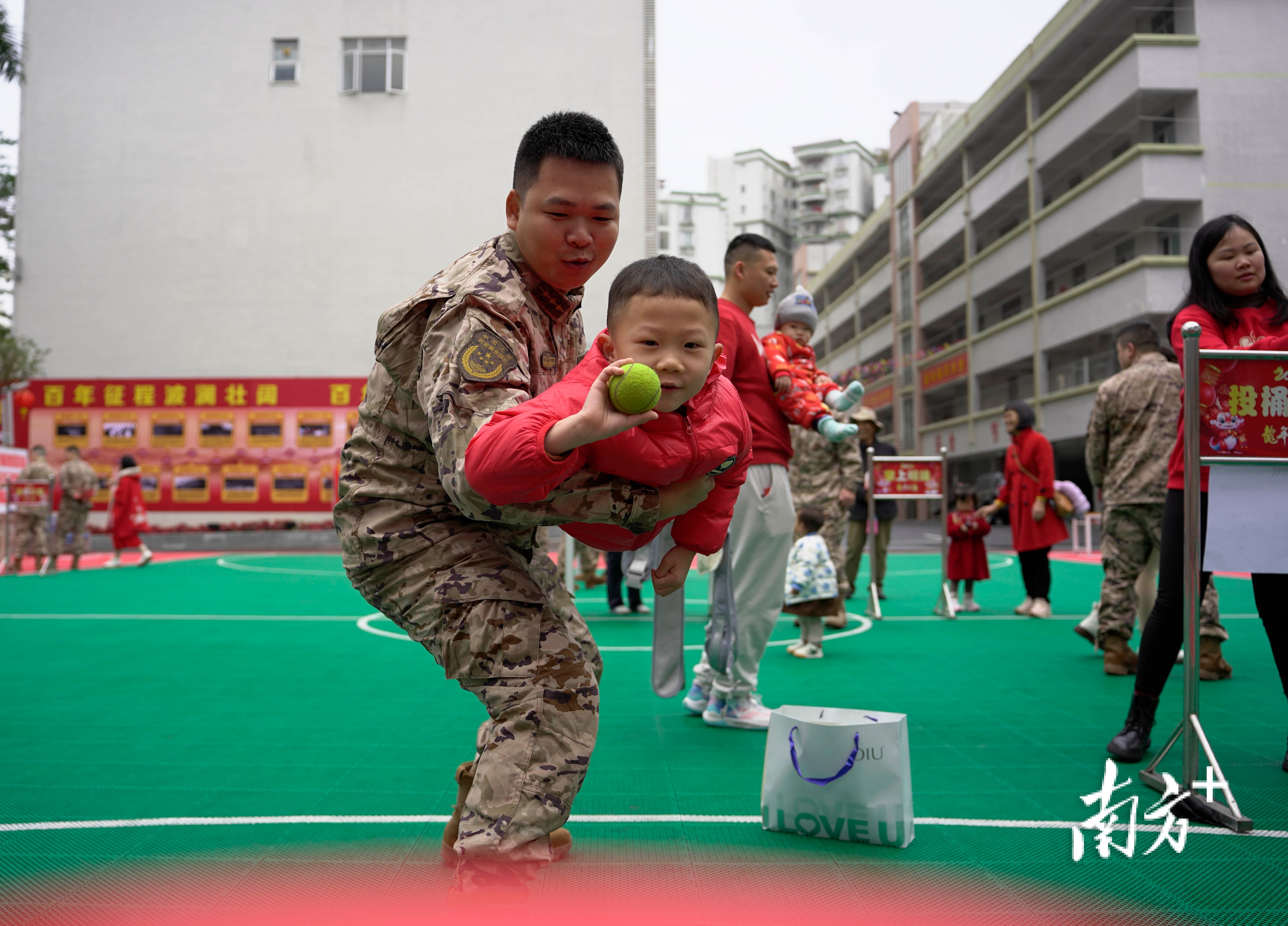这个春节，阳江军营里武警官兵们这样过年……-第10张图片-ZBLOG