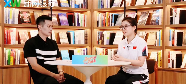 世界冰壶锦标赛冠军王冰玉做客新网银行直播间 讲述冰壶拓荒者的3次蝶变