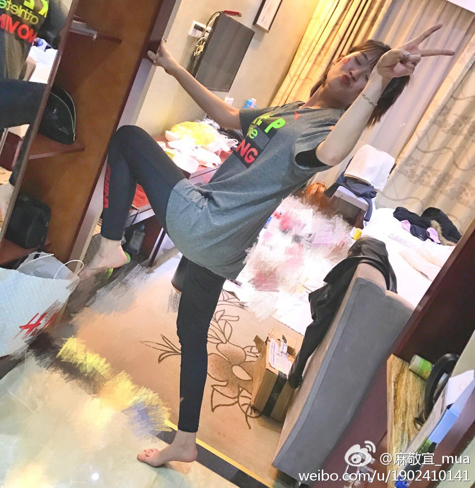 冰壶女神麻敬宜:平昌冬奥会中国代表团第一美女-第11张图片-ZBLOG 平昌冬奥会女子冰壶比赛 麻敬宜 颜值担当_瑞士冰壶队美女