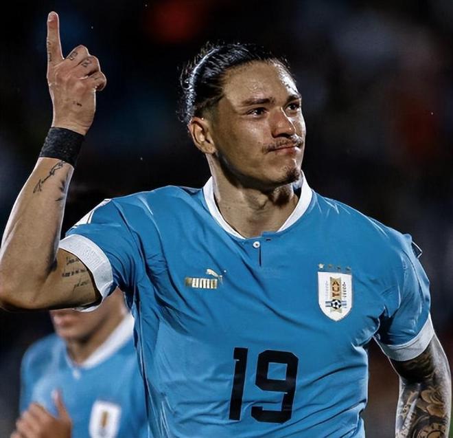 南美世预赛最新积分榜:阿根廷第5胜,乌拉圭第2,巴西3连败第6-第3张图片-ZBLOG 巴拉圭联赛积分榜_阿根廷巴西乌拉圭哥伦比亚战况分析_南美世预赛积分榜排名变动