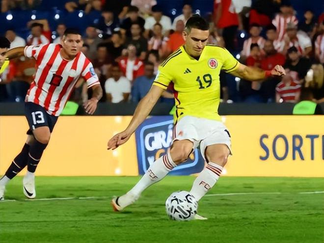 南美世预赛最新积分榜:阿根廷第5胜,乌拉圭第2,巴西3连败第6-第4张图片-ZBLOG 巴拉圭联赛积分榜_阿根廷巴西乌拉圭哥伦比亚战况分析_南美世预赛积分榜排名变动