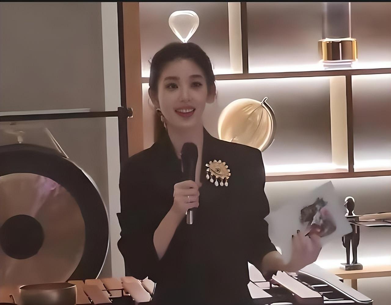 刘强东章泽天夫妇突然报警!回应章泽天被指加入“光明会”!-第2张图片-ZBLOG 奶茶妹炒作团队_奶茶妹现状_奶茶妹个人简短经历