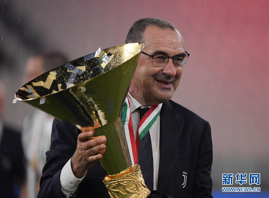 意甲:尤文图斯捧杯-第4张图片-ZBLOG 尤文图斯对阵罗马比赛报道_尤文图斯(意大利)_尤文图斯2019-2020赛季意甲联赛冠军